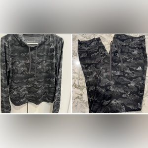 2 pc Reebok Outfit Size Small